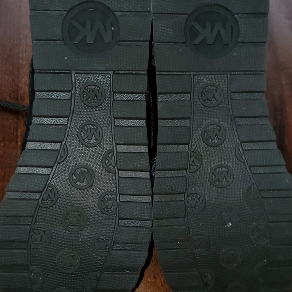 Michael Kors Black & Grey Patterned Size 8M Sneakers. - Picture 6 of 7